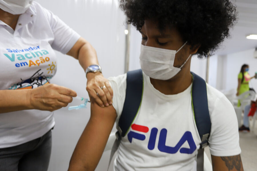 Sesab decide manter 4ª dose da vacina para todos