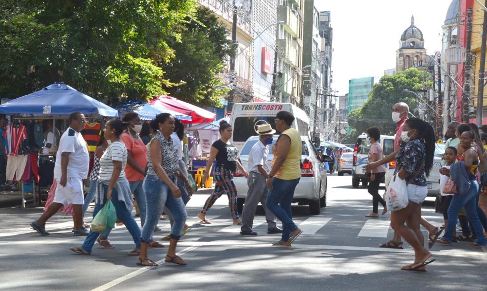 Quatro entre cada dez baianos estão com alguma dívida na praça