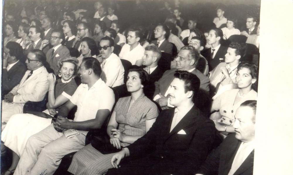 Cem anos do rádio no Brasil: da música ao riso, rádio conquista o povo