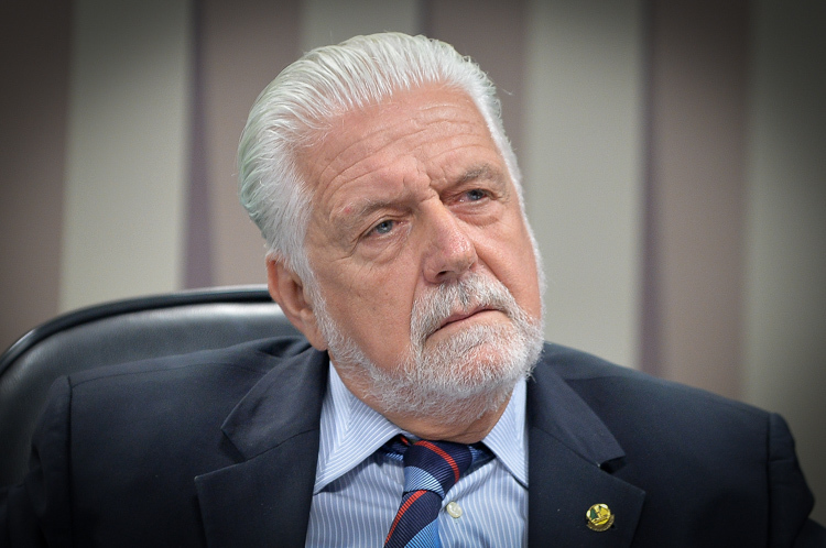 Wagner comemora aprovação de projeto que põe fim ao rol taxativo da ANS