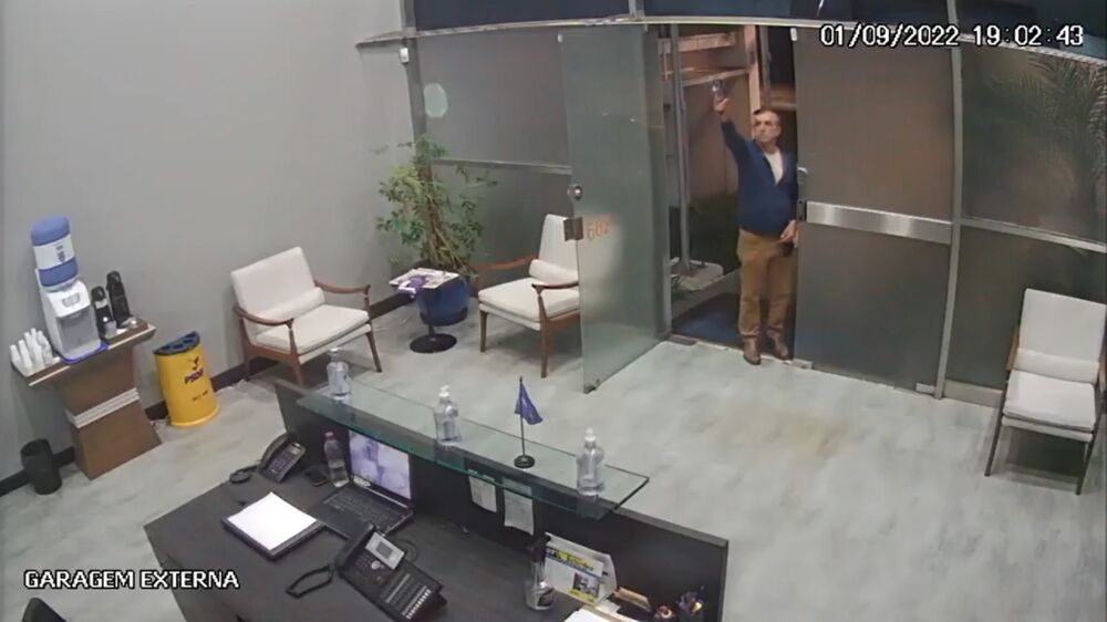 Deputado é acusado de disparar um tiro em diretório do PSDB