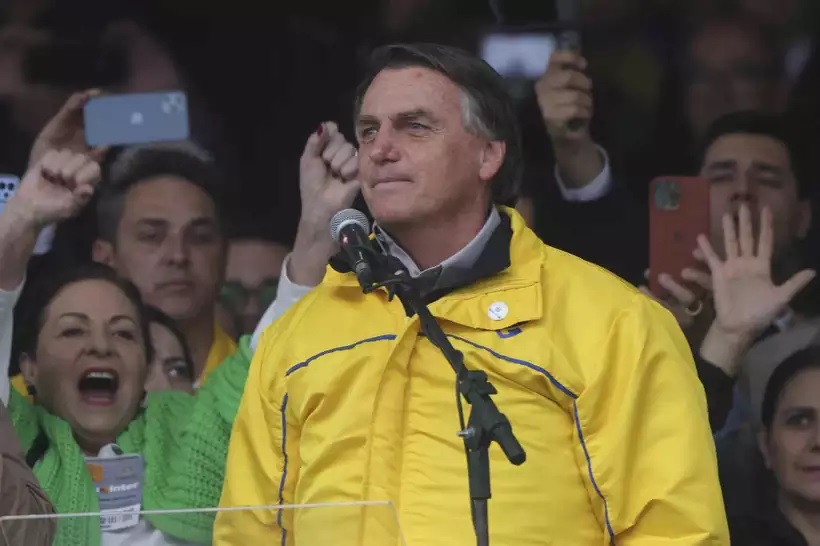Bolsonaro ataca TSE após proibição de celular na cabine de votação