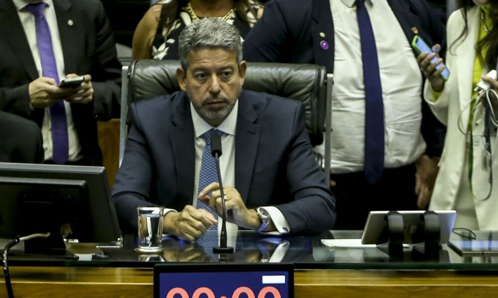 “Não concordo”, diz Lira sobre suspensão do piso da enfermagem