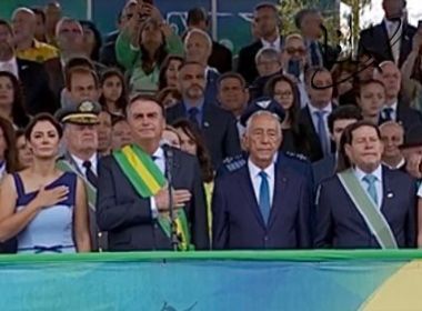 Bolsonaro participa de desfile em Brasília