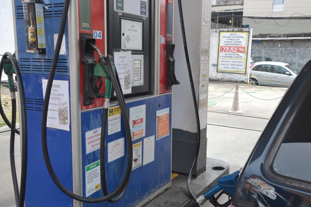 Queda de preços deixa gasolina mais vantajosa que álcool na Bahia
