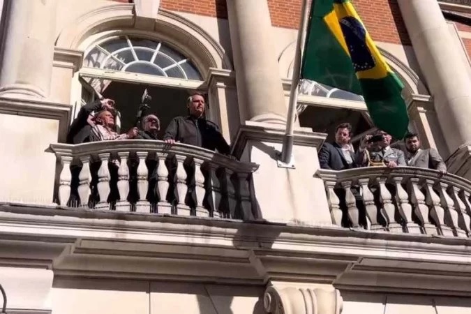 TSE proíbe Bolsonaro de usar na campanha discurso em residência oficial em Londres
