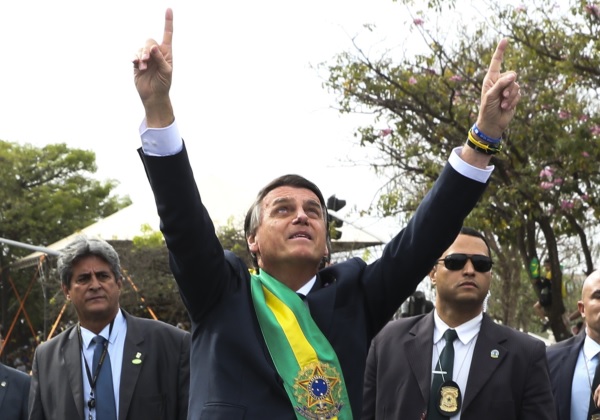 Equipe de Jair Bolsonaro planeja megacomício de encerramento da campanha