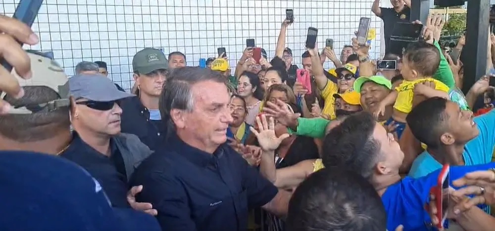 Alta rejeição de Bolsonaro amplia desânimo na campanha, que passa a culpar o próprio presidente