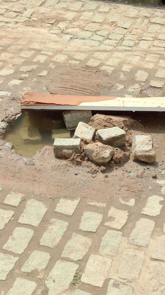 Tráfego de carros pesados na Av. São Diogo estoura cano da Embasa 