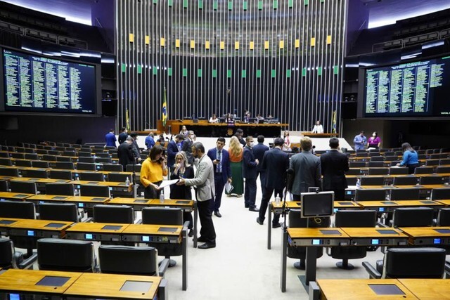 1 em cada 5 deputados duplica patrimônio em 4 anos; 69% estão melhores hoje que em 2018
