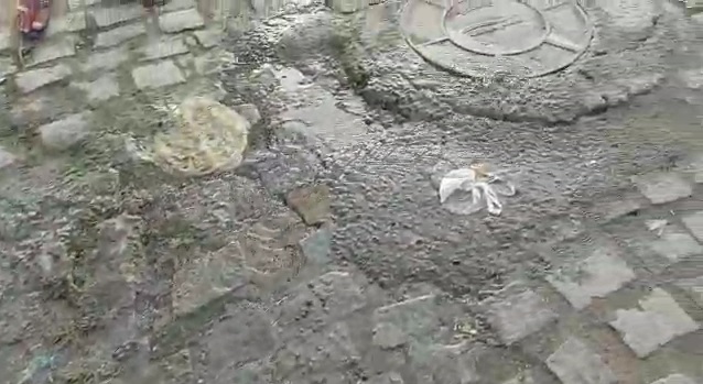 Moradores do Caseb tem que conviver com esgoto a céu aberto mesmo com rede instalada pela Embasa