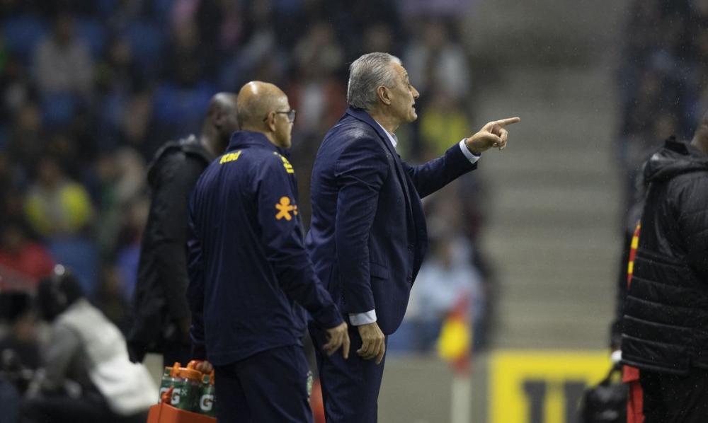 Amistoso: Tite diz que Brasil mostrou equilíbrio mesmo com quinteto ofensivo