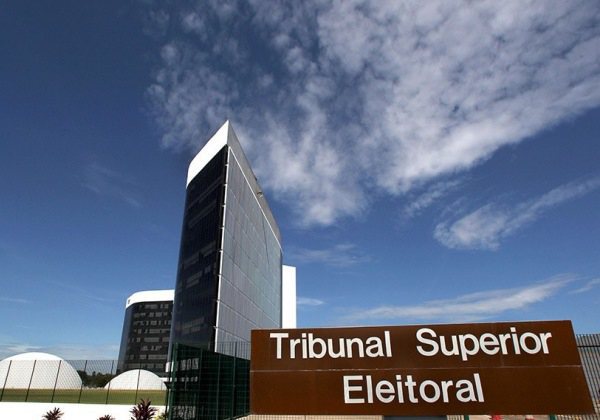 TSE determina que PT e redes sociais tirem do ar fala de Bolsonaro sobre venezuelanas