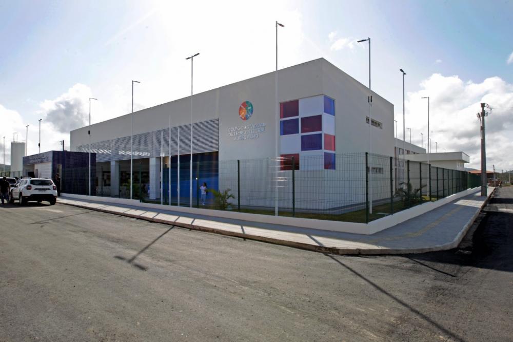 Estado entrega Colégio de Tempo Integral e investe em infraestrutura e desenvolvimento econômico em Ipecaetá