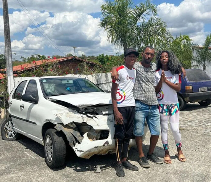 Carro com influenciador Menor Nico é atingido por carreta na Bahia