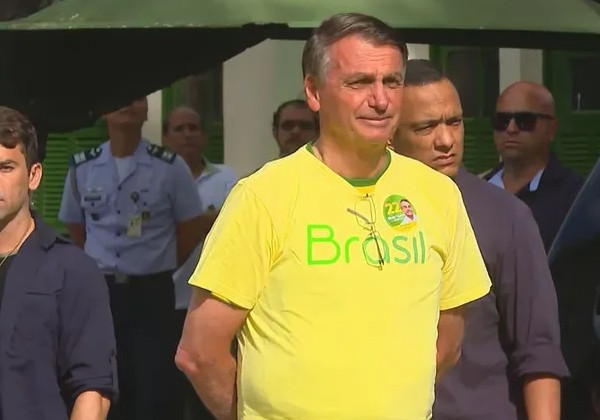 Bolsonaro vota no começo da manhã: ‘Expectativa de vitória’