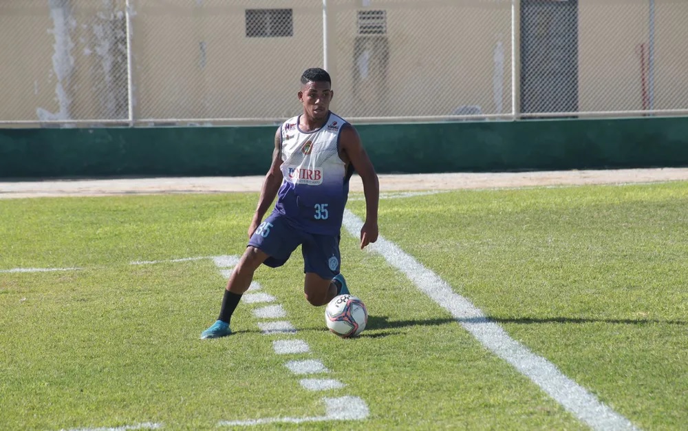 Suspeito de matar jogador de futebol durante comemoração do resultado do 2º turno é identificado pela polícia na Bahia