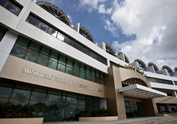 MP-BA determina que Prefeitura baiana anule cargos de confiança de familiares