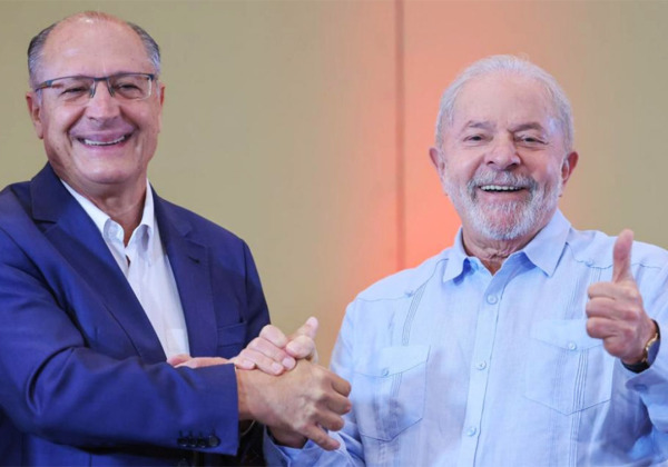 Lula desembarca em Brasília esta semana para iniciar transição de governo