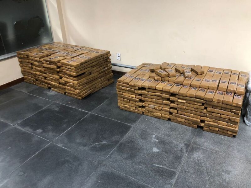 Homem é preso com mais de meia tonelada de maconha