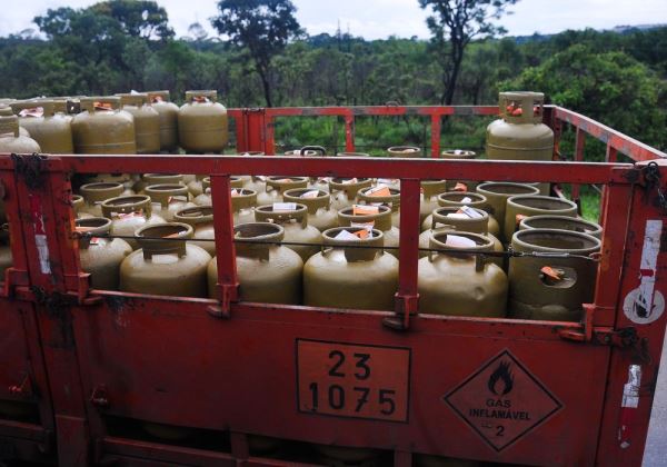 Petrobras anuncia redução no preço do gás de cozinha