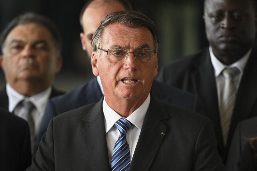 Aliados dizem que Bolsonaro está abatido, mas retomará agenda