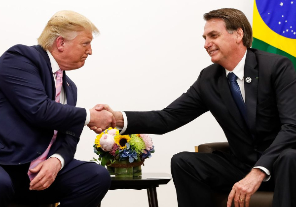 Trump e aliados teriam orientado Bolsonaro a contestar eleição, diz jornal