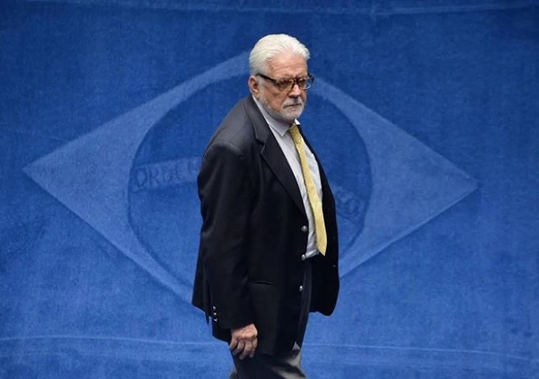 Jaques Wagner celebra aprovação da PEC da Transição