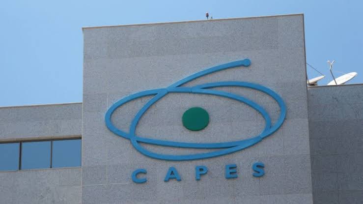 Capes deposita dinheiro de bolsistas