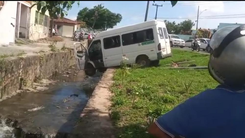Motorista de van atropela e mata comerciante na Avenida de Canal