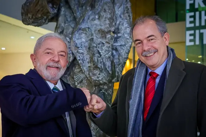 Lula confirma Mercadante no BNDES e diz que acabará com privatizações