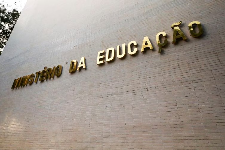 MEC informa desbloqueio de R$ 2 bilhões em orçamento das universidades