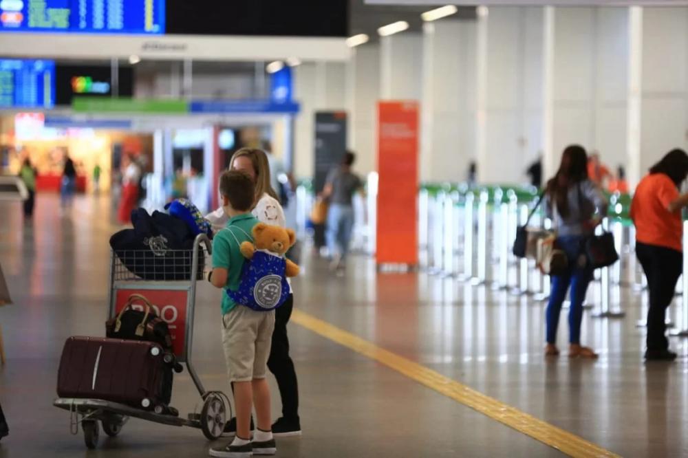 TST determina que 90% dos aeronautas trabalhem durante greve