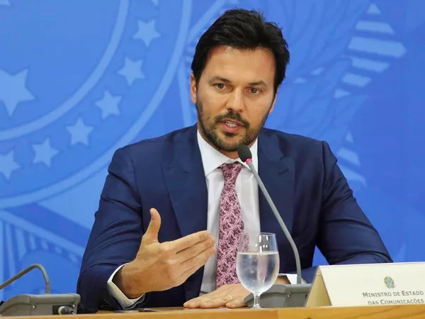 Bolsonaro exonera o ministro das Comunicações, Fábio Faria