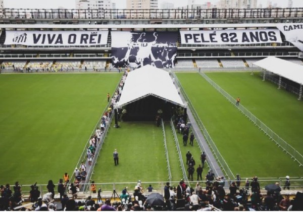Velório do Rei Pelé é acompanhado autoridades políticas e do futebol