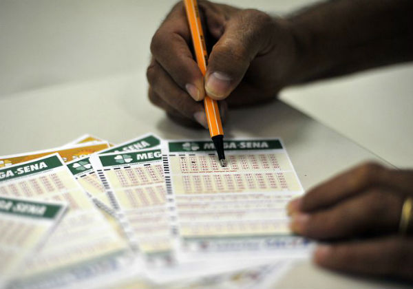 Mega-Sena acumula e pode pagar R$ 7,5 milhões no sábado