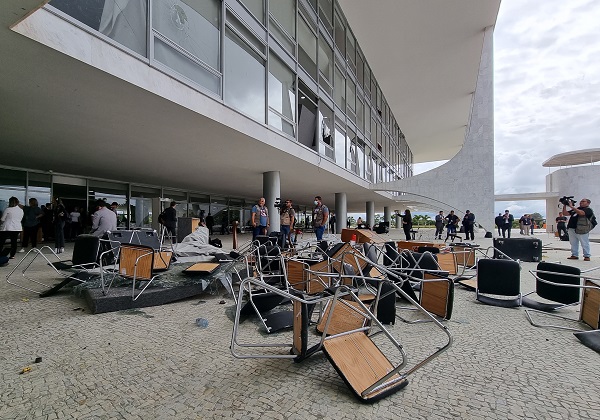 Iphan e Ibram vão recuperar obras de arte danificadas por bolsonaristas