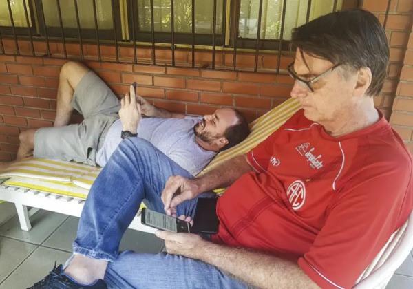 Bolsonaro compartilha fake news sobre eleições, se arrepende e apaga