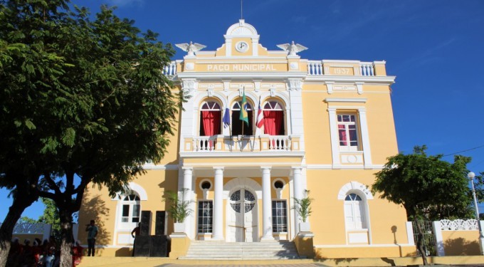 São Félix: após prévia do Censo do IBGE, salário do prefeito, vice e secretários serão reduzido