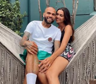 Esposa visita Daniel Alves na prisão: 'Não vou deixar sozinho no pior momento de sua vida'