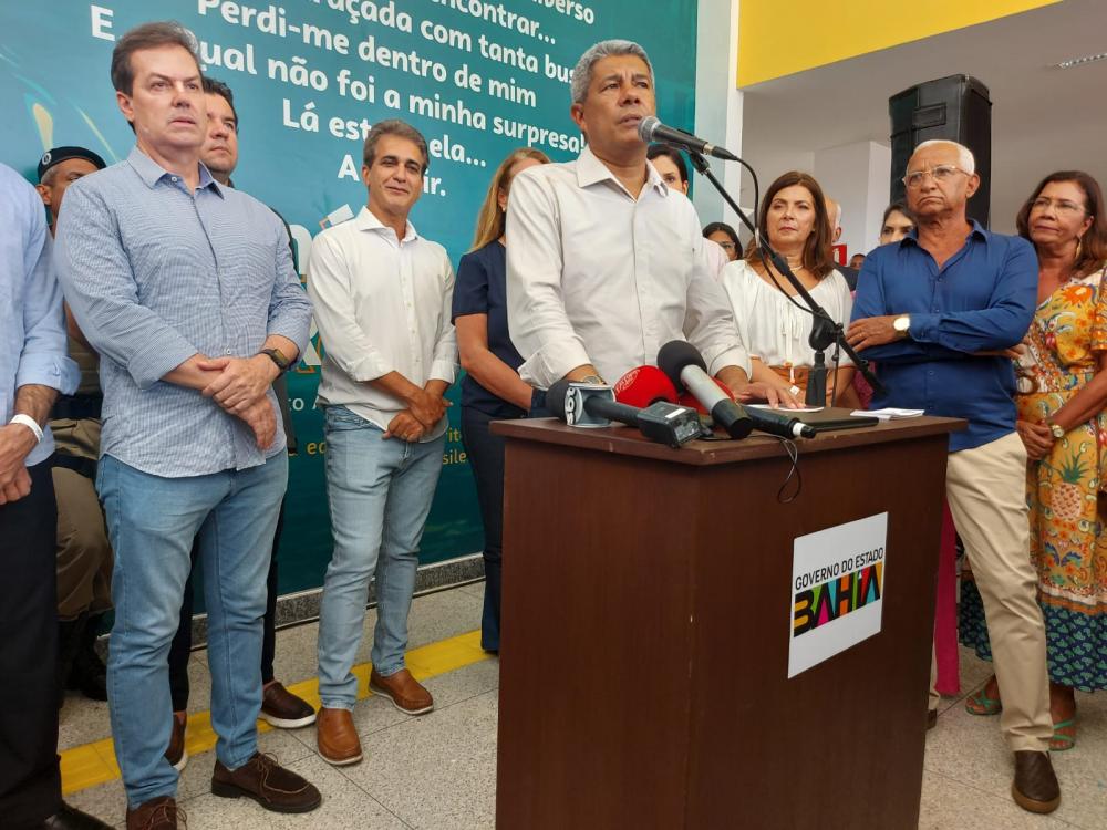 Jerônimo inaugura escola de tempo integral em Amélia Rodrigues 