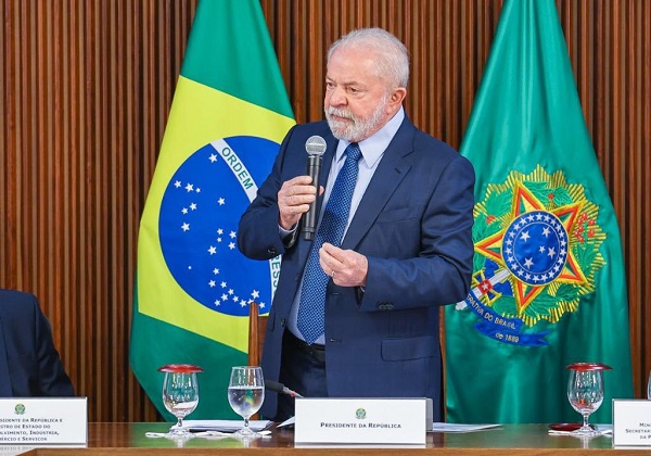 Lula diz que não precisa ‘pedir licença para governar’ nem agradar ninguém