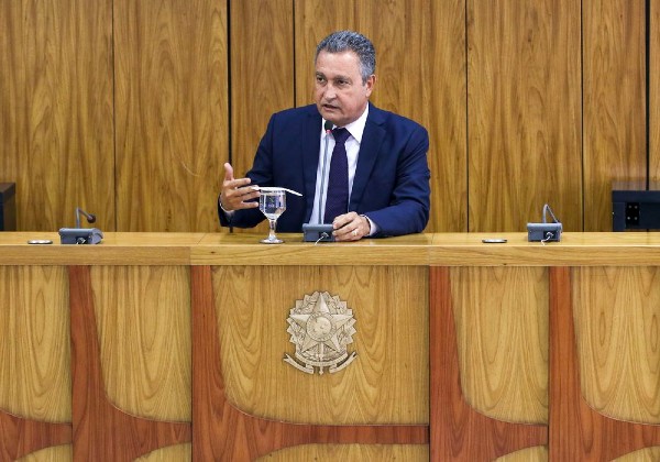 Rui Costa assegura a retomada de obras e programas em todo o país