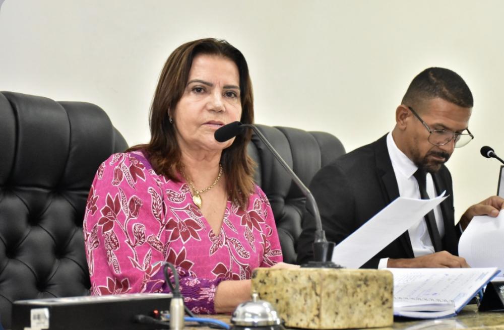 Eremita Mota cumpre decisão judicial e autoriza vale-alimentação do servidor efetivo