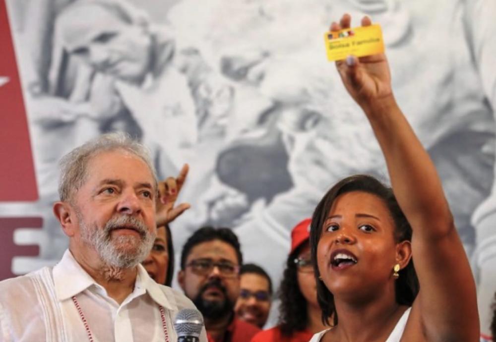 Lula assina a MP que institui novo Bolsa Família: ‘Vamos, de novo, combater a fome’