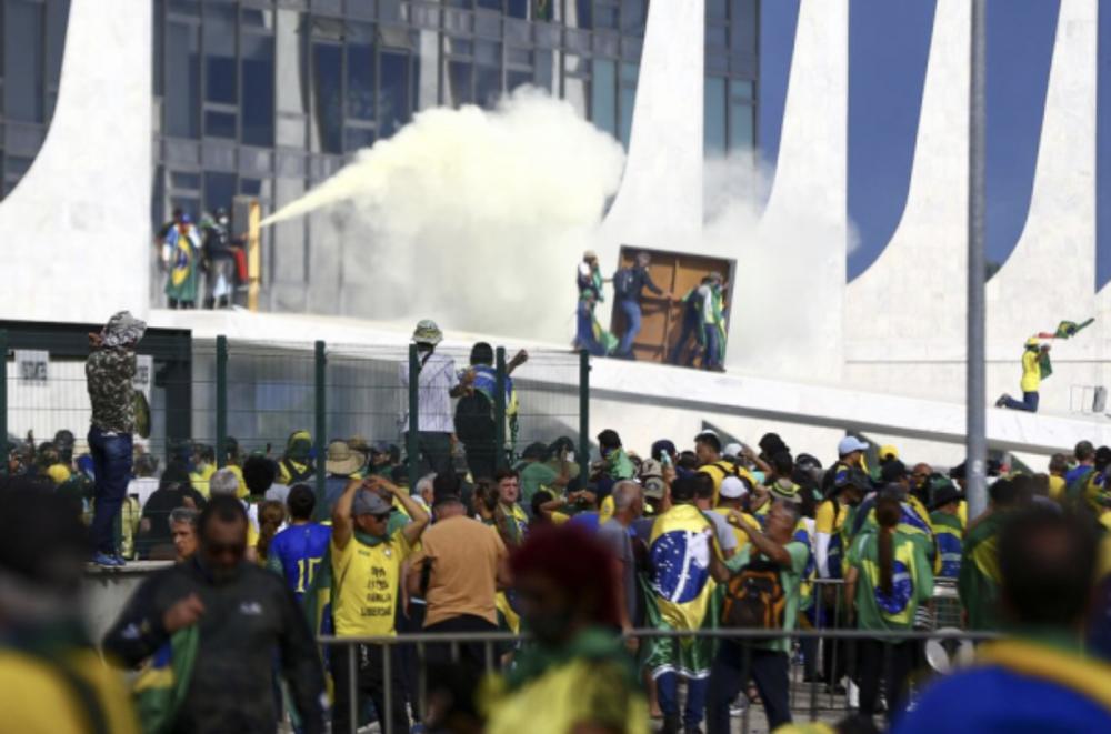 Deputados bolsonaristas são barrados ao tentar visitar presos por atos golpistas em Brasília