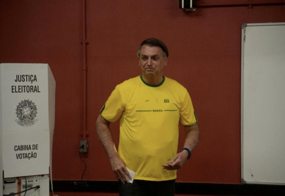 Bolsonaro recebeu pessoalmente e está com um 2º pacote de joias trazidas ilegalmente