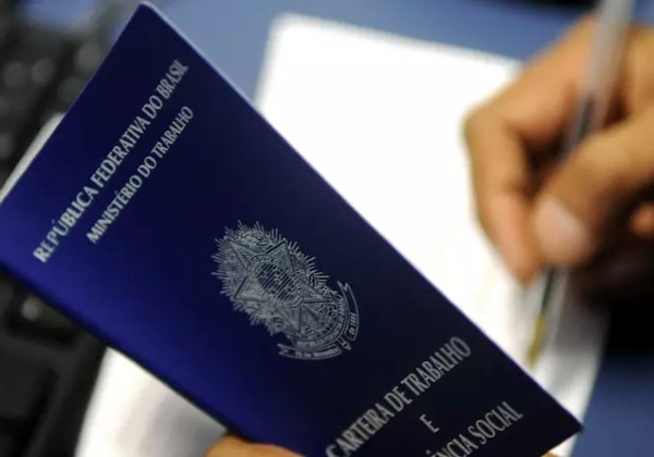 Brasil registrou 1.874.226 pessoas empregadas com carteira assinada em janeiro