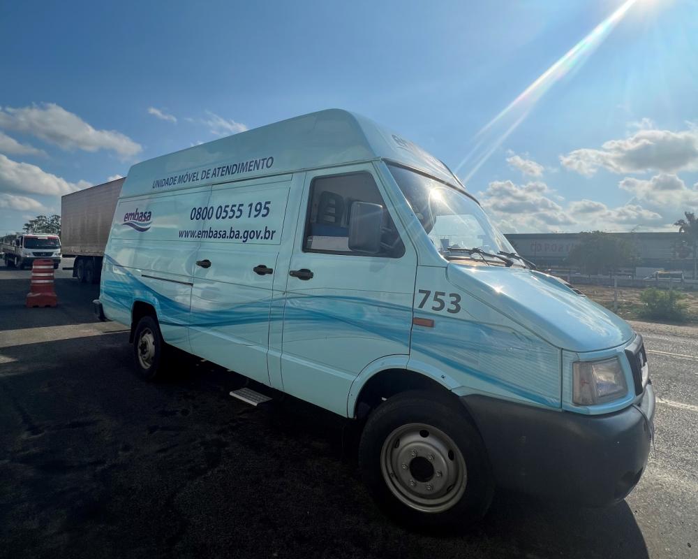 Unidade Móvel Embasa leva atendimento ao público no Conjunto Liberdade, em Feira de Santana