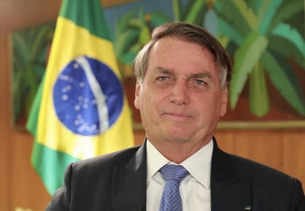 Bolsonaro recebeu 3º conjunto de joias com Rolex de diamantes e levou com ele